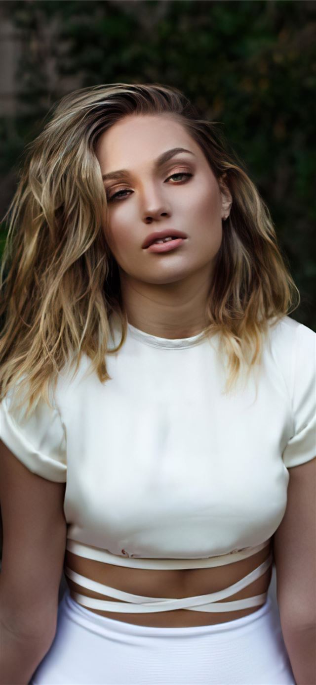 1125x2436 maddie ziegler - celebrities iPhone 11 Wallpaper