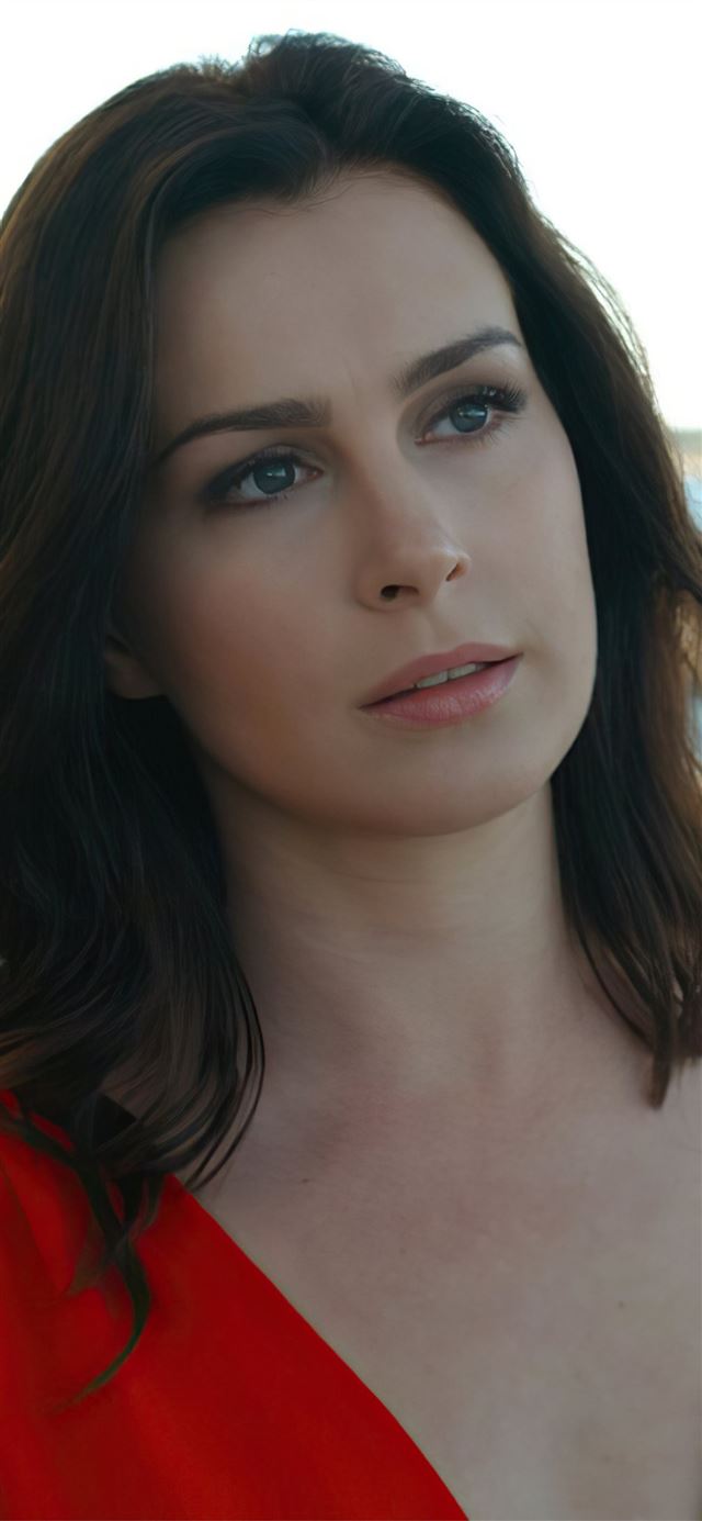 1125x2436 anna maria sieklucka - celebrities iPhone 11 Wallpaper