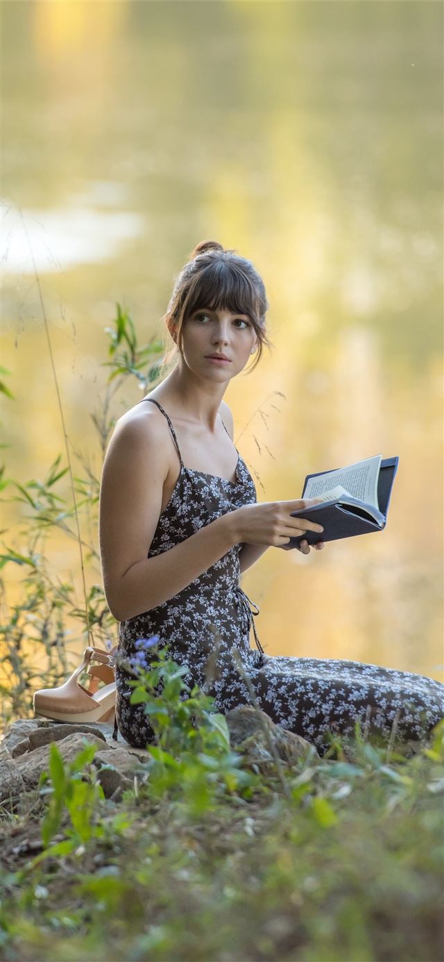 1125x2436 ella hunt 8k - 5k iPhone 11 Wallpaper