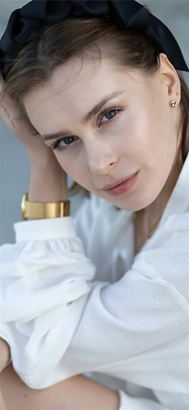 1125x2436 anna maria sieklucka 4k - celebrities iPhone 11 Wallpaper