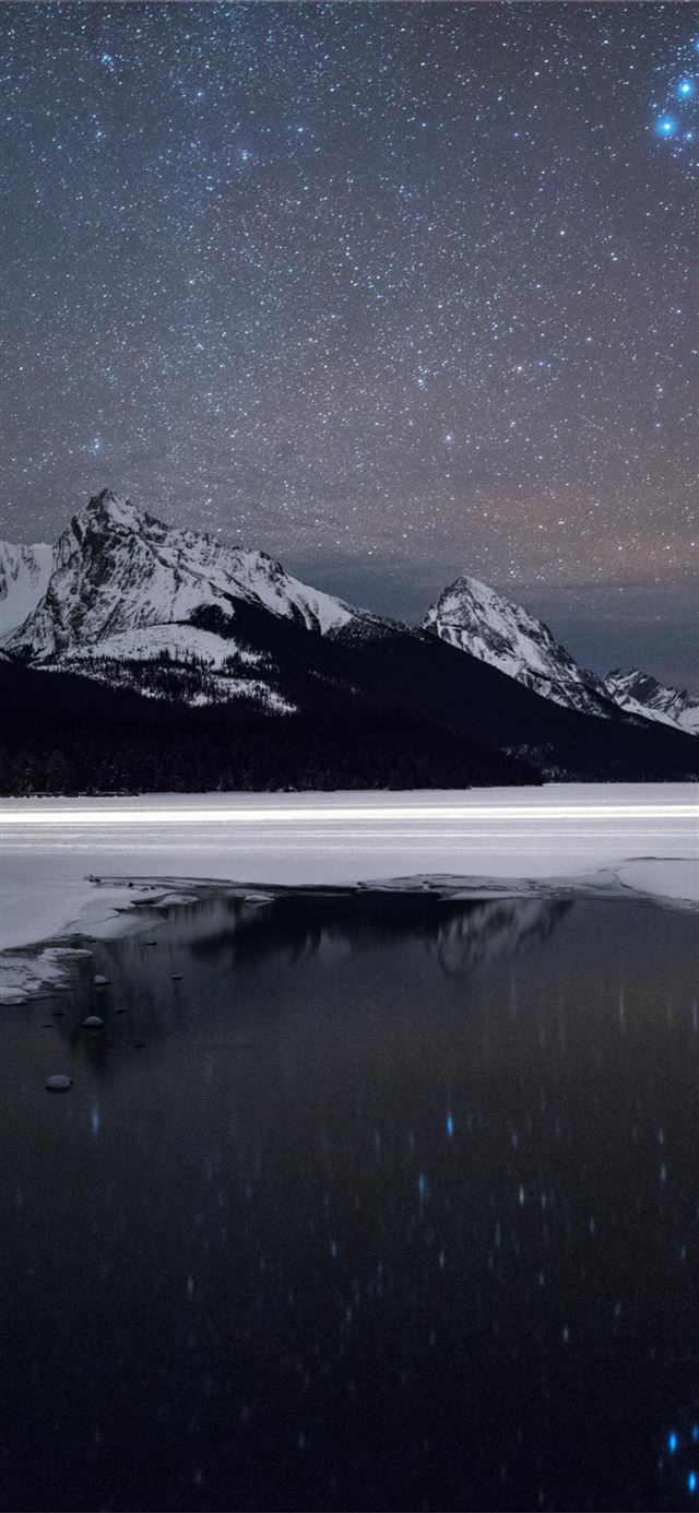 1125x2436 maligne lake jasper national park alberta - lake iPhone 11 Wallpaper