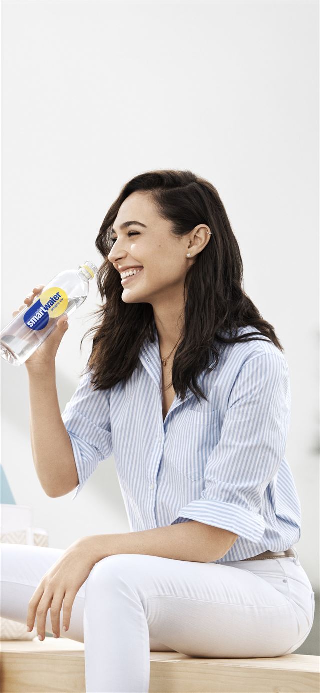 1125x2436 gal gadot 2020 5k - gal gadot iPhone 11 Wallpaper