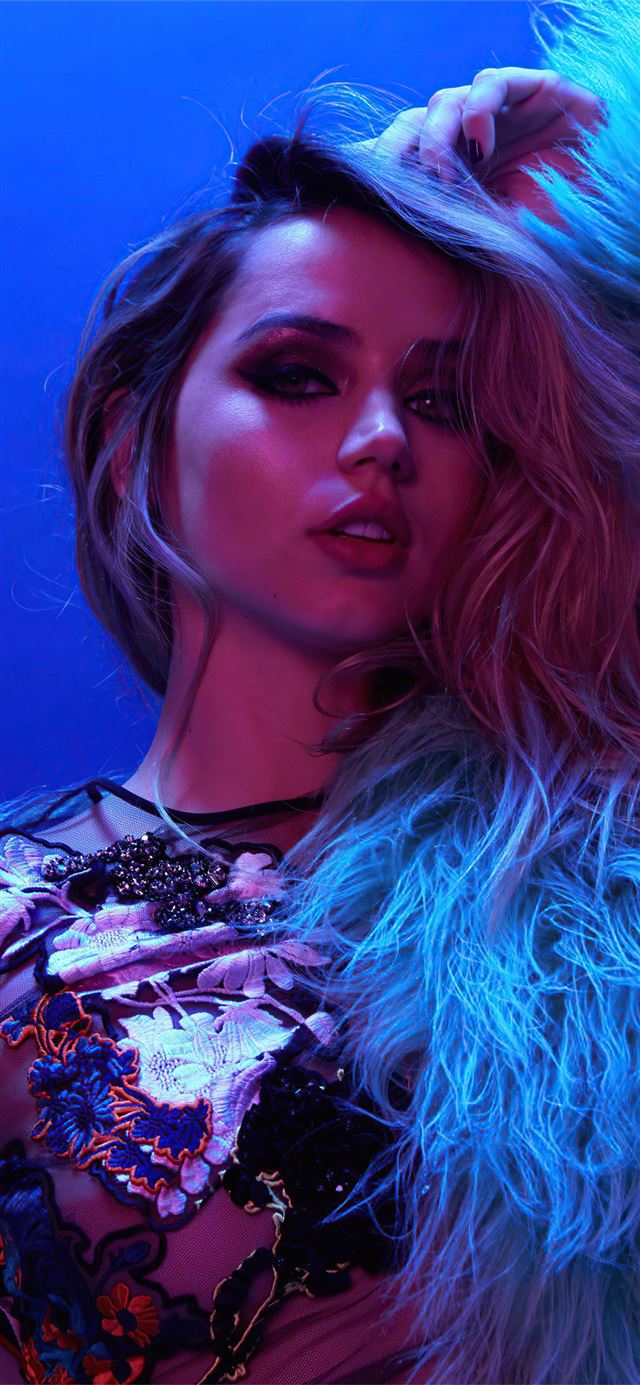 1125x2436 ana de armas 2020 - photoshoot iPhone 11 Wallpaper
