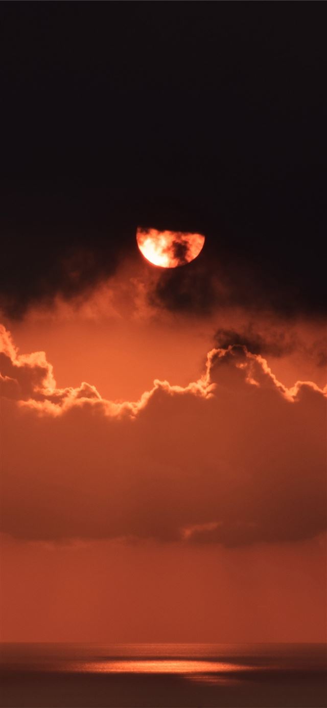 1125x2436 sky cloud sunset dark 4k - dark (black) iPhone 11 Wallpaper
