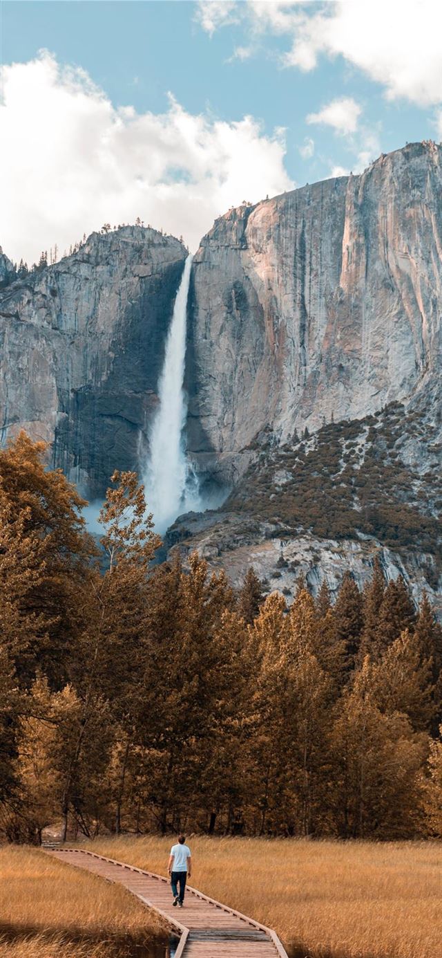 1125x2436 Lost in Yosemite  CA - waterfall iPhone 11 Wallpaper
