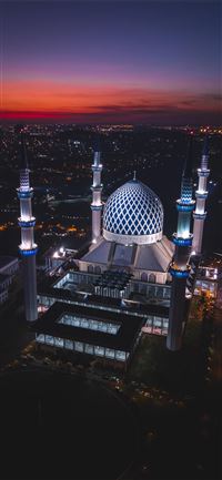 Sultan Salahuddin Abdul Aziz Mosque iPhone 11 wallpaper