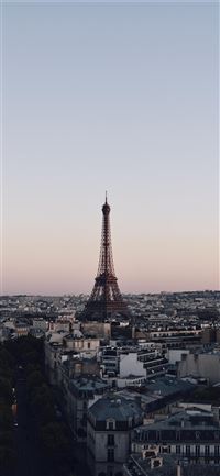 Madame Eiffel at sunset iPhone 11 wallpaper