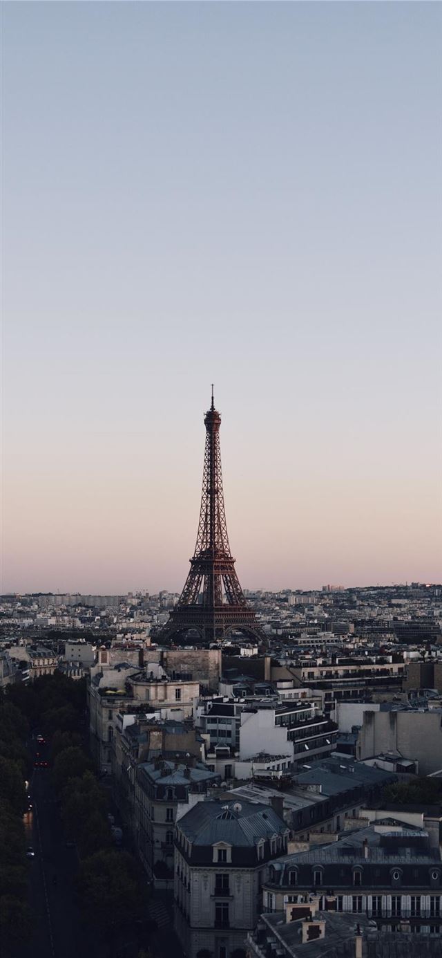 1125x2436 Madame Eiffel at sunset -  iPhone 11 Wallpaper