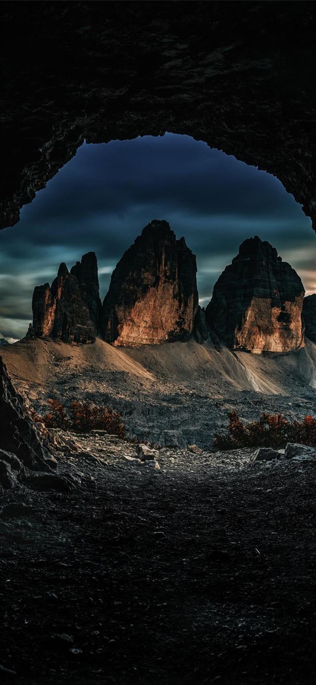 1125x2436 Three peaks of Lavaredo - night iPhone 11 Wallpaper