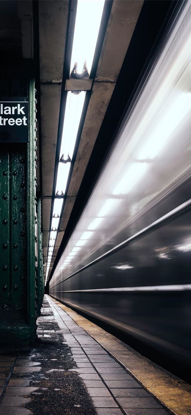 1125x2436 On the Move  -  iPhone 11 Wallpaper