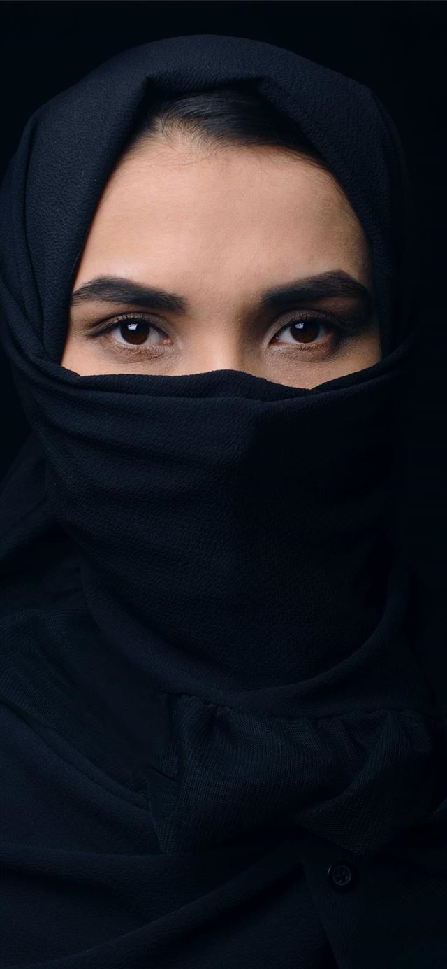 1125x2436 woman in black top and headdress -  iPhone 11 Wallpaper