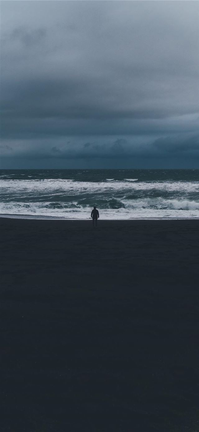 1125x2436 Silhouette and Sea - sand iPhone 11 Wallpaper