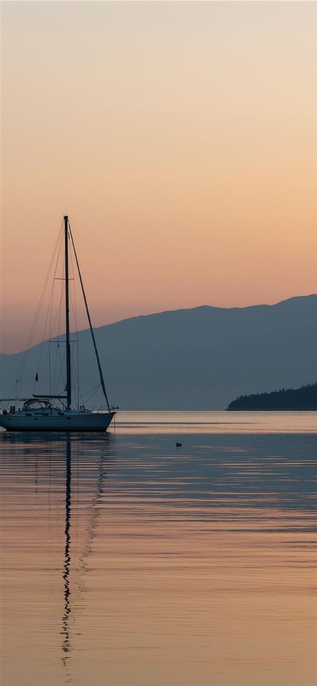 1125x2436 Perfect sunrise - boat iPhone 11 Wallpaper