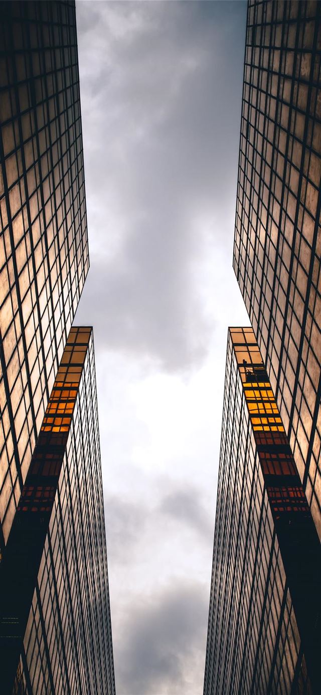 1125x2436 Frame the Sky - hong kong iPhone 11 Wallpaper