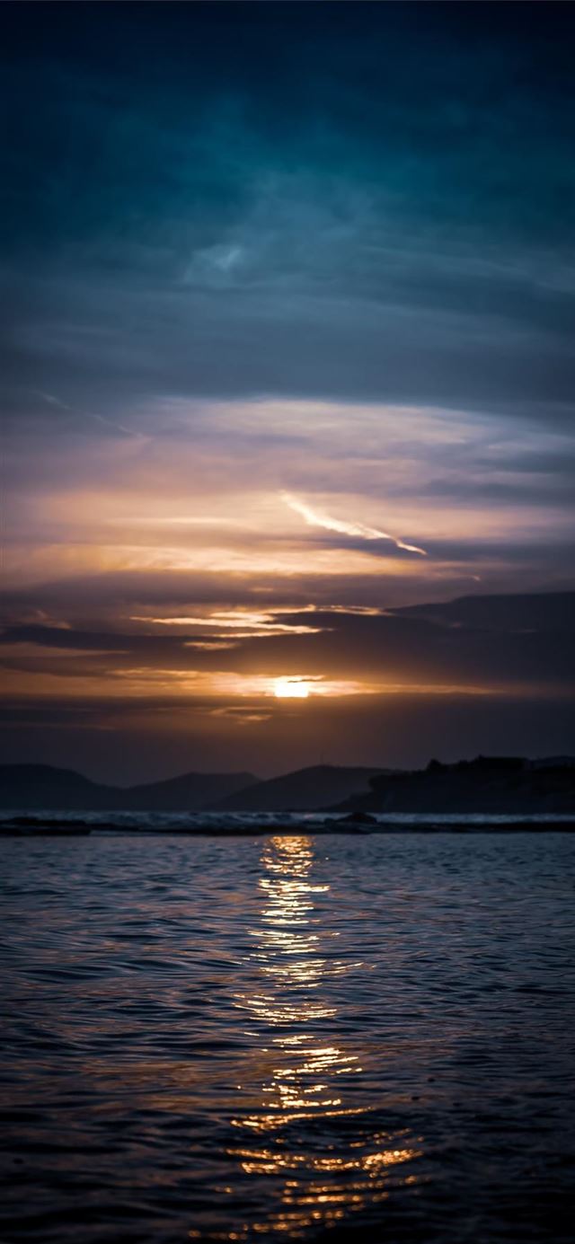 1125x2436 Sunset love -  iPhone 11 Wallpaper
