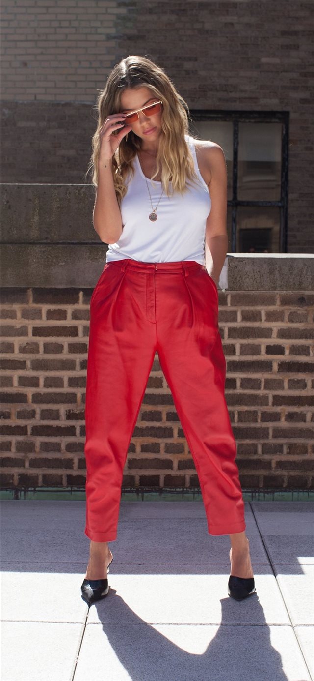 1125x2436 ashley benson lexie moreland photoshoot for wwd - 4k iPhone 11 Wallpaper