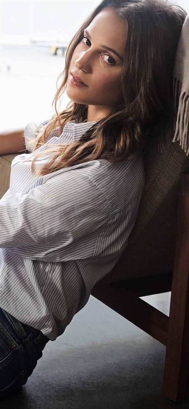 1125x2436 4k alicia vikander - celebrities iPhone 11 Wallpaper