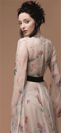 emma dumont for grumpy magazine wallpaper