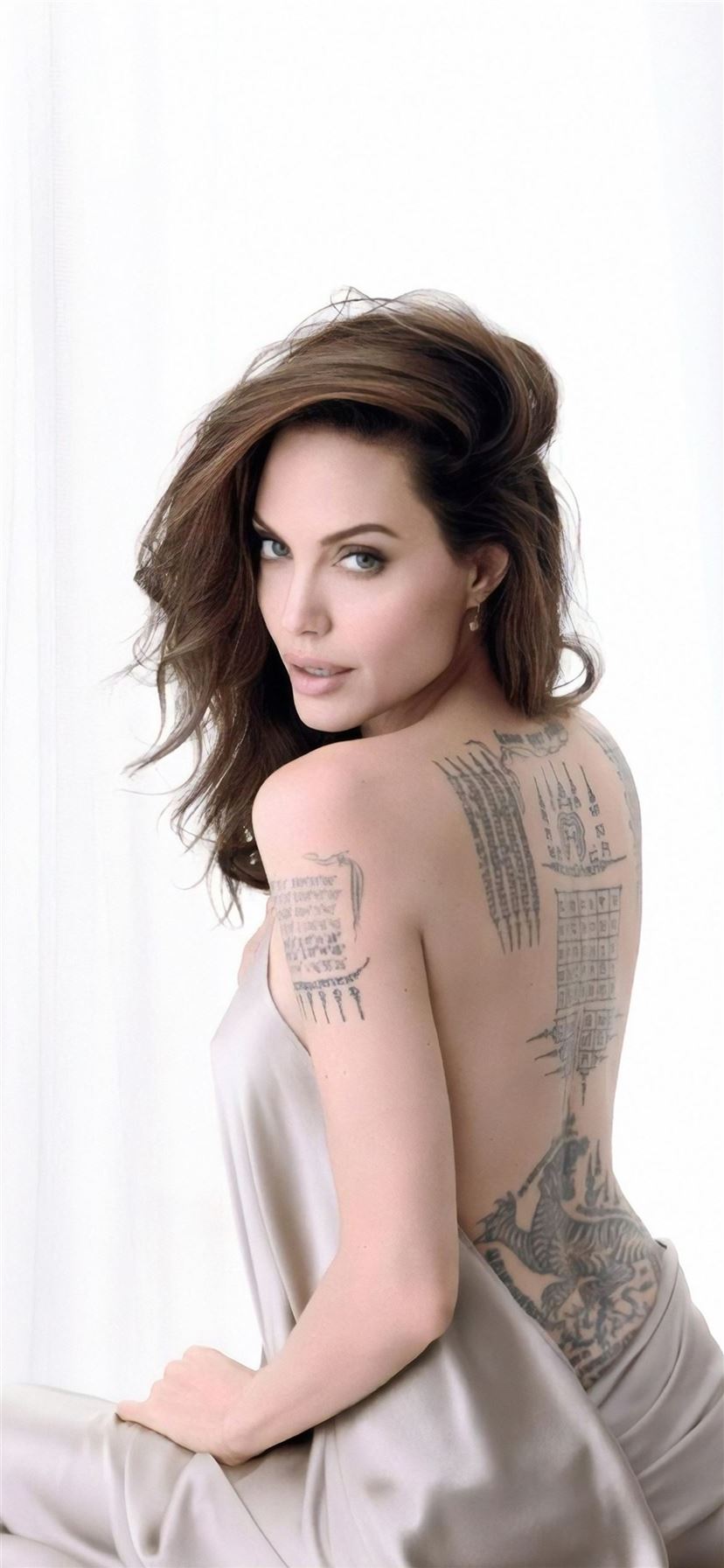 Best Angelina jolie iPhone 11 HD Wallpapers - iLikeWallpaper
