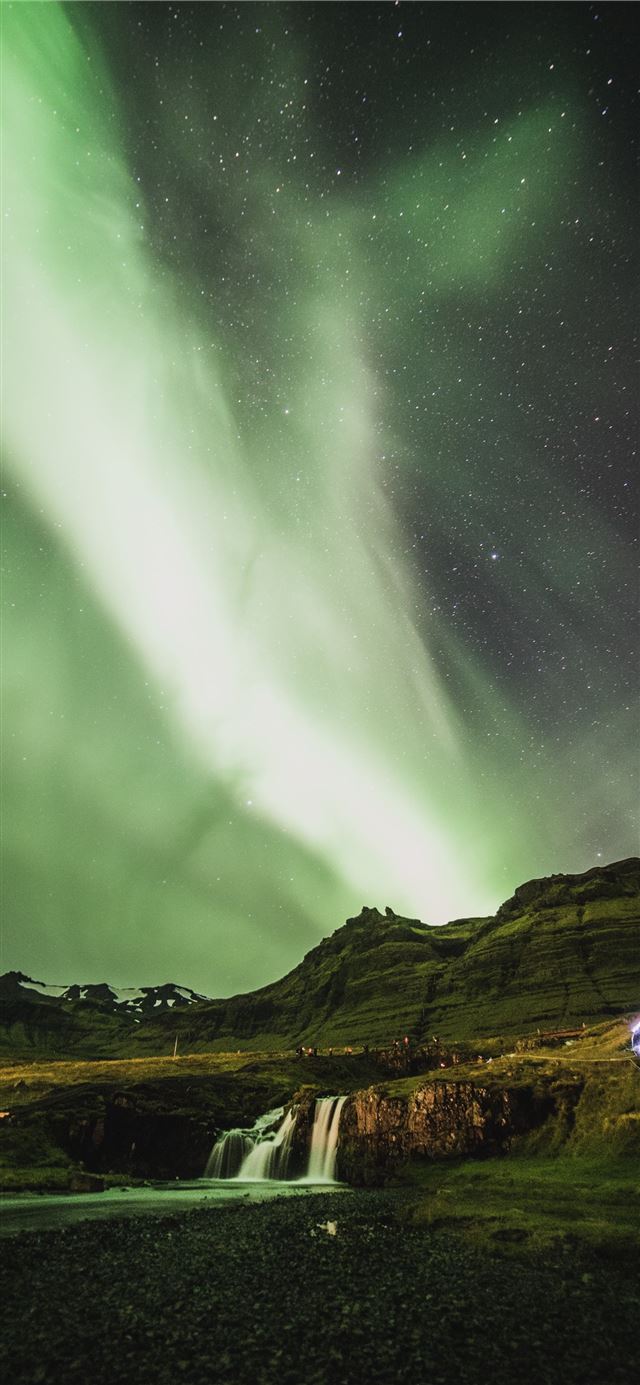 1125x2436 aurora lights - dark (black) iPhone 11 Wallpaper