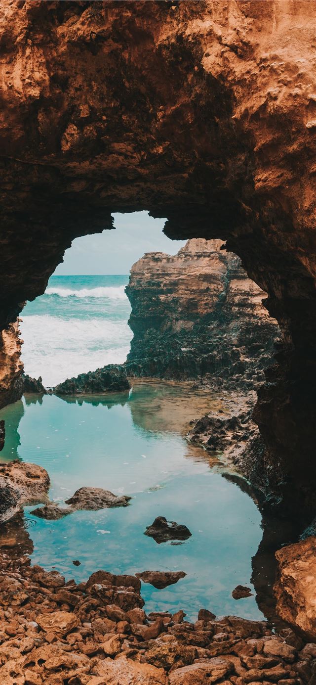 1125x2436 Sea through the rocks - water iPhone 11 Wallpaper