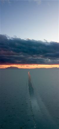 ocean during sunset iPhone 11 wallpaper