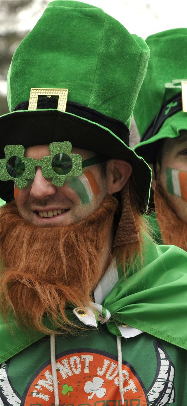 1125x2436 Saint Patrick's Day Ireland festival green Holiday... - trends iPhone 11 Wallpaper