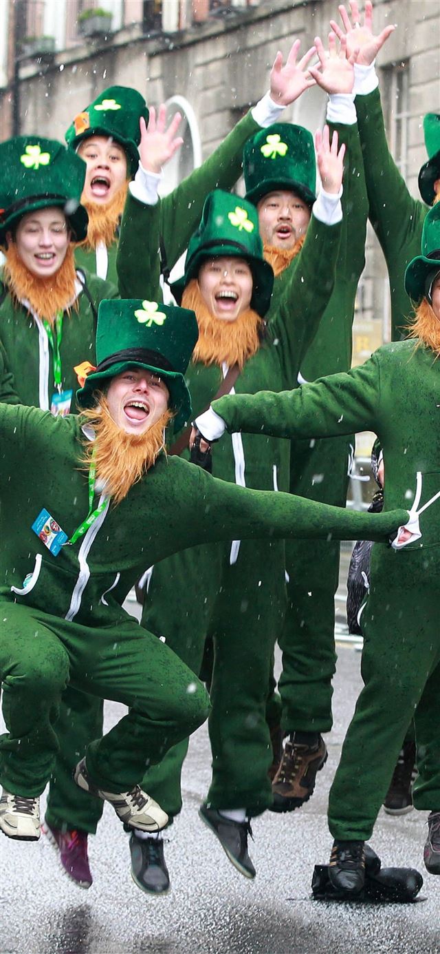 1125x2436 Saint Patrick's Day Ireland festival green Holiday... - trends iPhone 11 Wallpaper