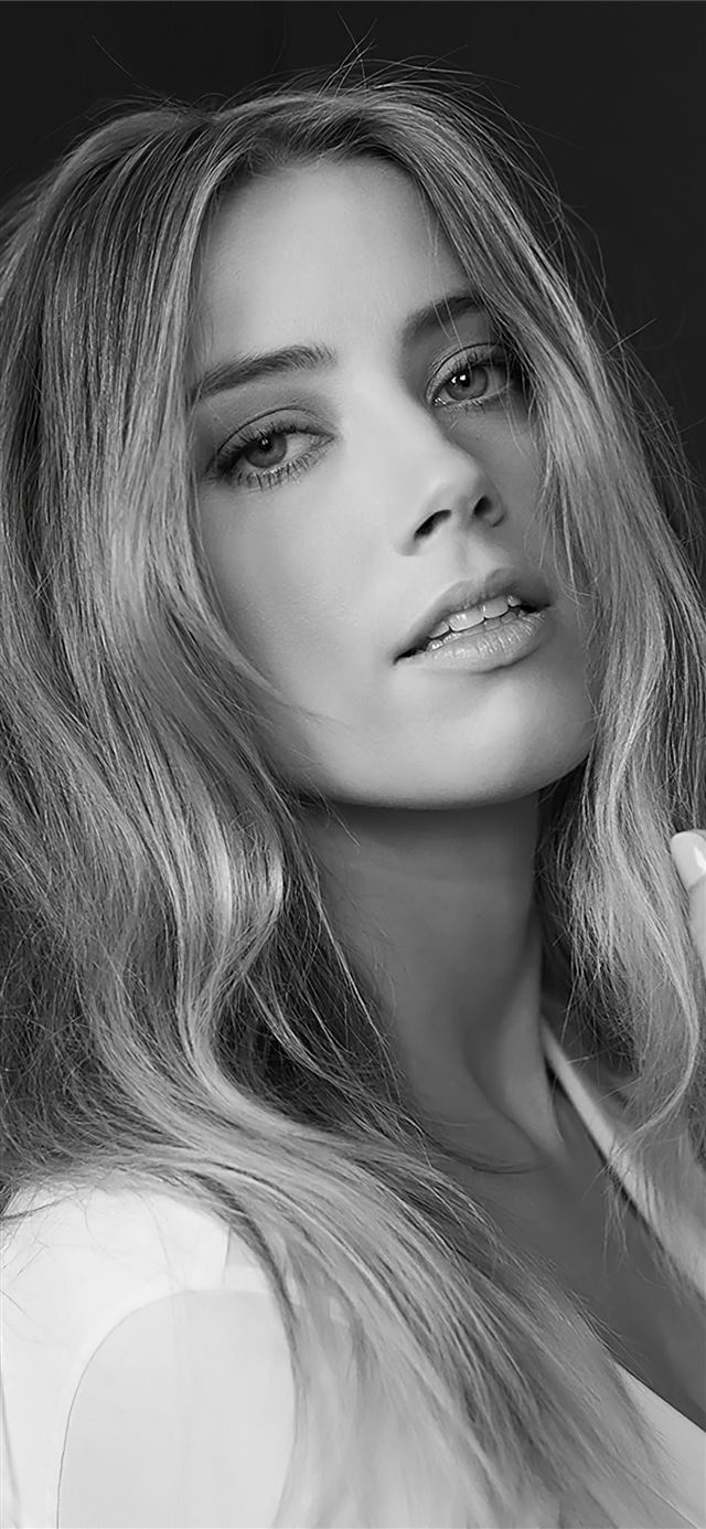 1125x2436 amber heard 2020 monochrome 4k -  iPhone 11 Wallpaper