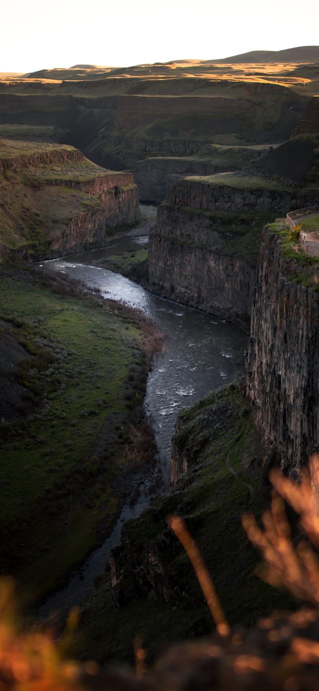 1125x2436 river between mountain - fire iPhone 11 Wallpaper