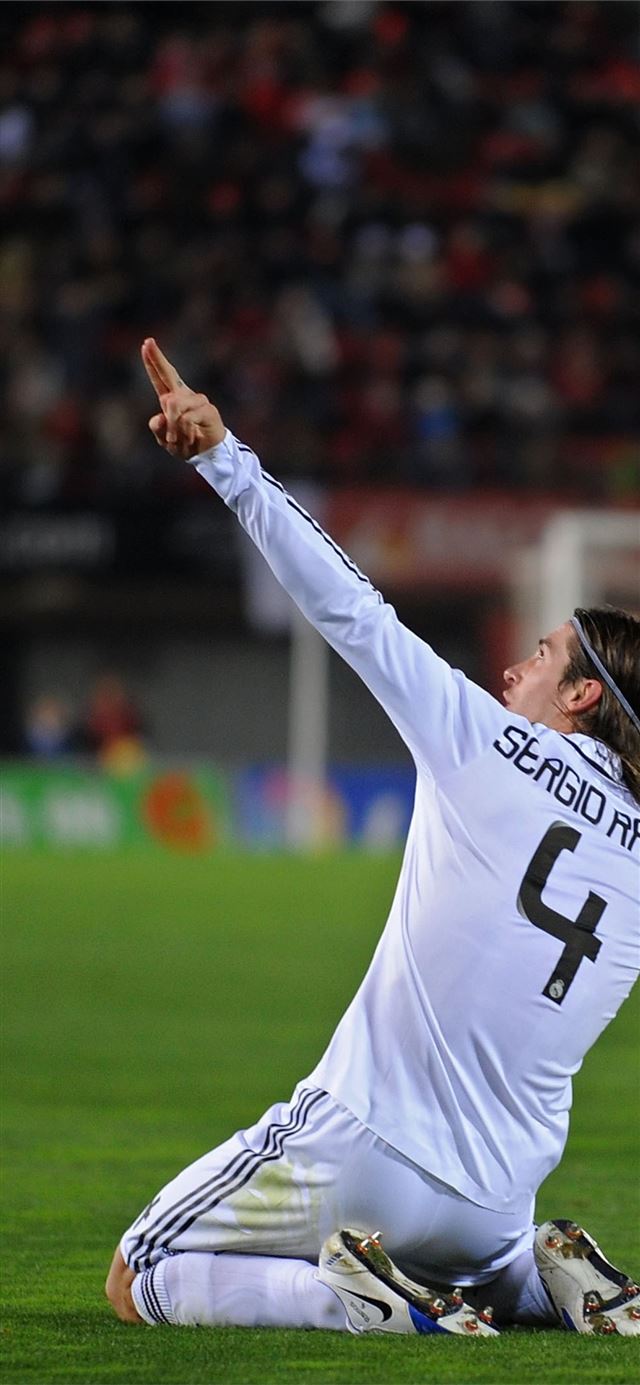 1125x2436 real madrid sergio ramos ronaldo Samsung Galaxy No... - spain iPhone 11 Wallpaper