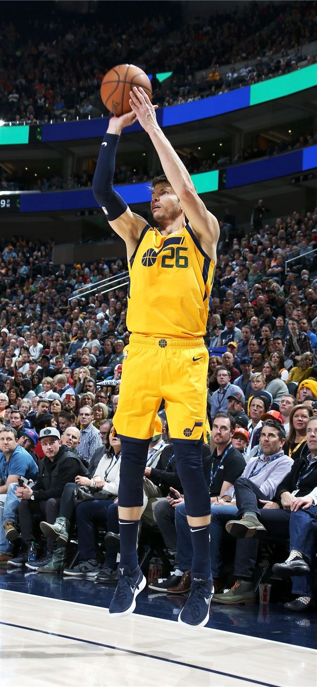 1125x2436 Report Kyle Korver Agrees To One Year Deal With Bu... - klay thompson iPhone 11 Wallpaper