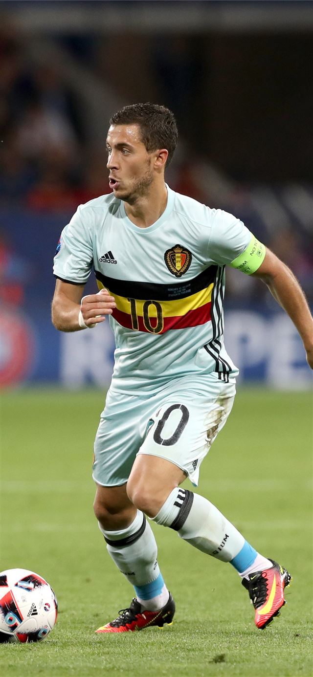 1125x2436 13 Soccer Stars Who Could Move This Summer - soccer celebrity iPhone 11 Wallpaper
