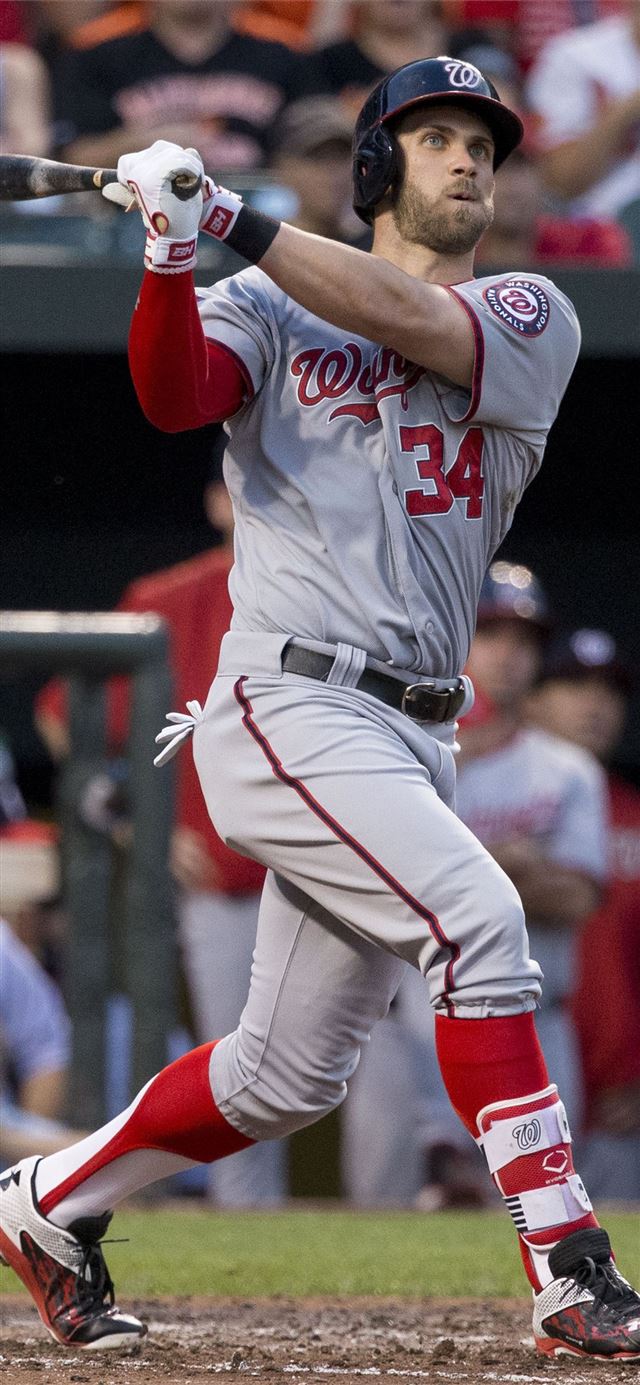 1125x2436 66 Bryce Harper on Play - sport celebrity iPhone 11 Wallpaper