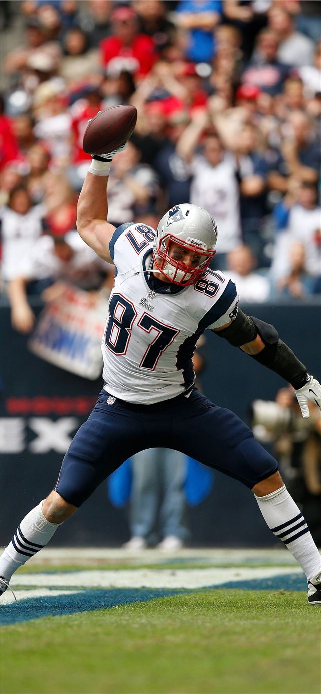 1125x2436 Rob Gronkowski Cave - american football celebrity iPhone 11 Wallpaper