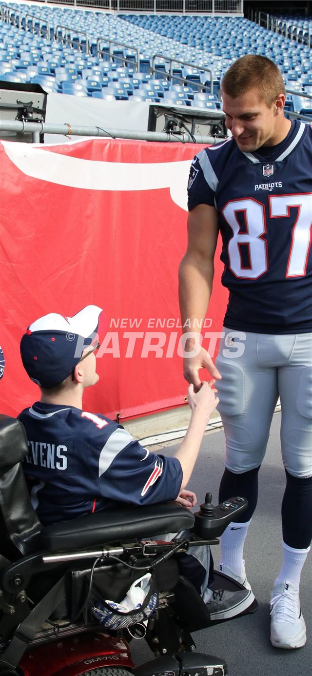 1125x2436 Rob Gronkowski grants Make a Wish - rob gronkowski iPhone 11 Wallpaper