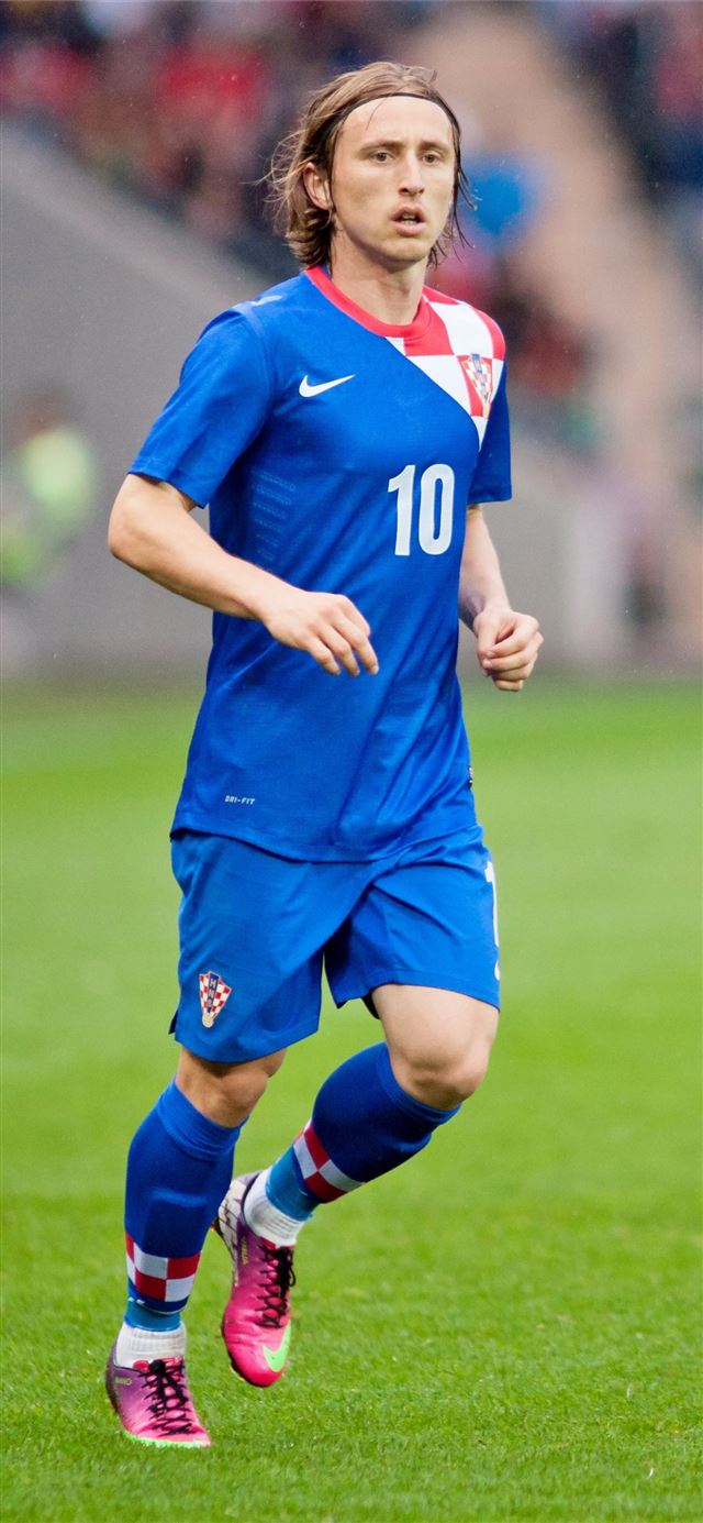 1125x2436 Luka Modrić Wikipedia - soccer celebrity iPhone 11 Wallpaper