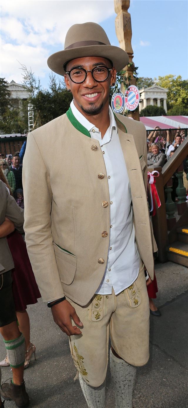 1125x2436 Jérôme Boateng - soccer celebrity iPhone 11 Wallpaper