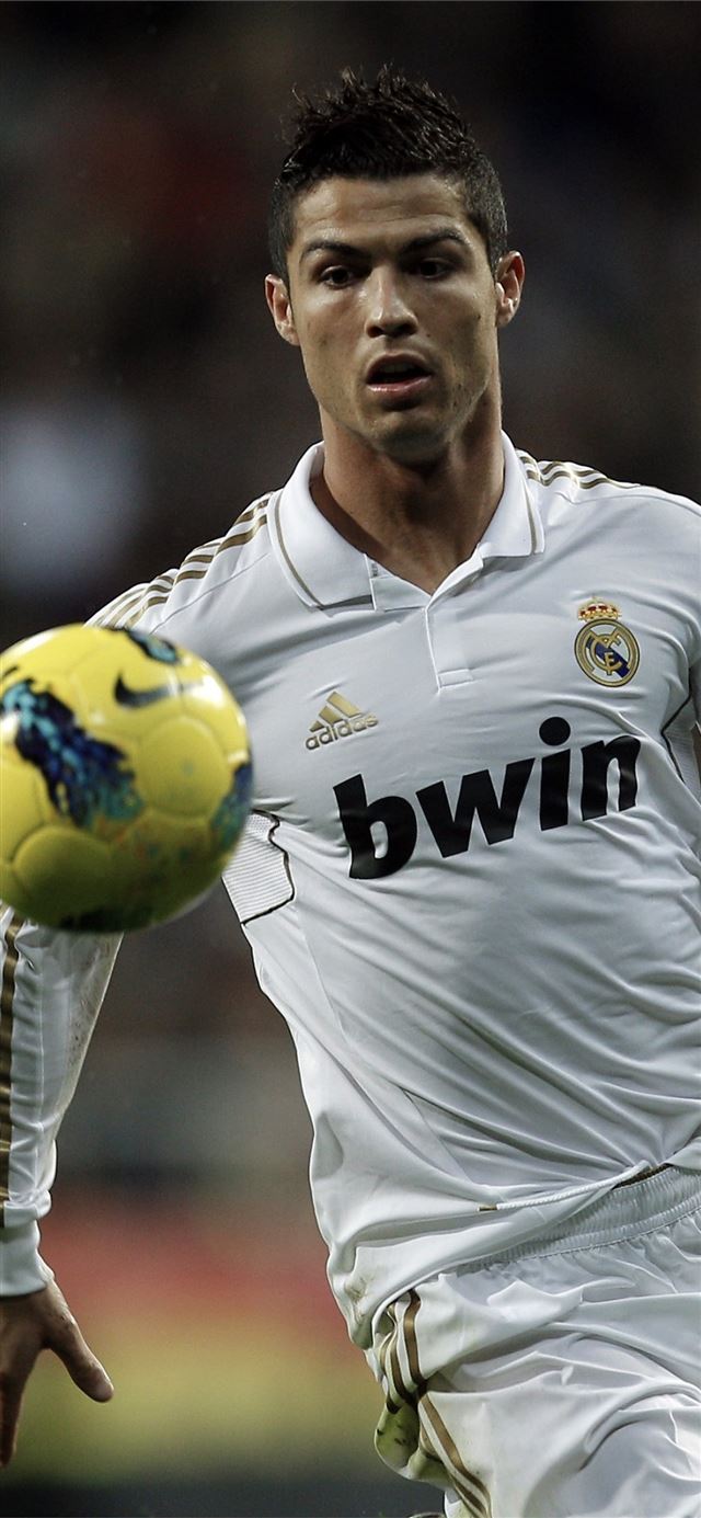1125x2436 Cristiano Ronaldo Cr7 Football Real Madrid - soccer celebrity iPhone 11 Wallpaper