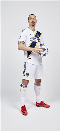 26 Zlatan Ibrahimović LA Galaxy on afari iPhone 11 wallpaper