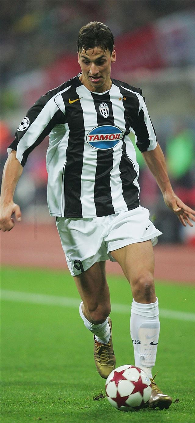 1125x2436 Zlatan Ibrahimovic and Mino Raiola spotted in Turi... - zlatan ibrahimovic iPhone 11 Wallpaper