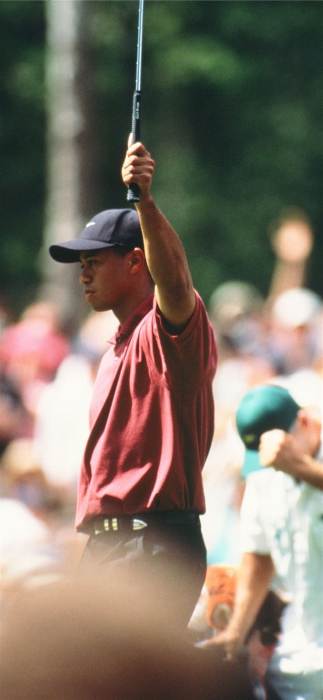 1125x2436 Why mayhem a sensational leader board and Tiger Wo... -  iPhone 11 Wallpaper