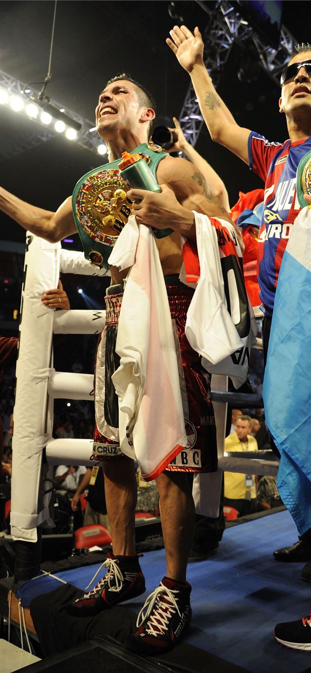 1125x2436 Sergio Martinez Canelo Alvarez Hold Steady Boxing ... - kazakhstan iPhone 11 Wallpaper