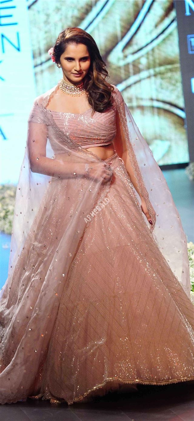 1125x2436 24 Hot Photos of Sania Mirza to make your week bet... - india iPhone 11 Wallpaper