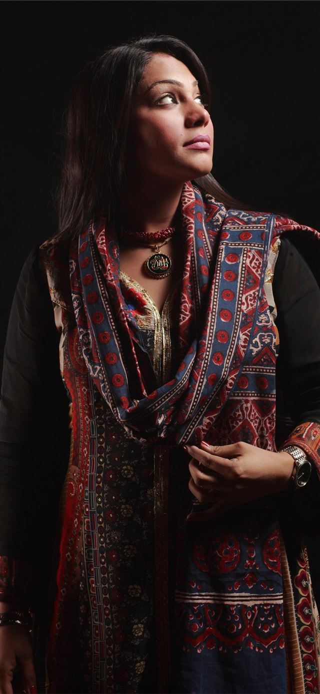 1125x2436 Sanam Marvi Pakistani Folk and Sufi Singer very ho... - cricket celebrity iPhone 11 Wallpaper