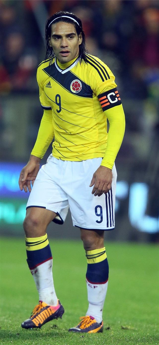 1125x2436 Manchester United striker Radamel Falcao became Co... - soccer celebrity iPhone 11 Wallpaper