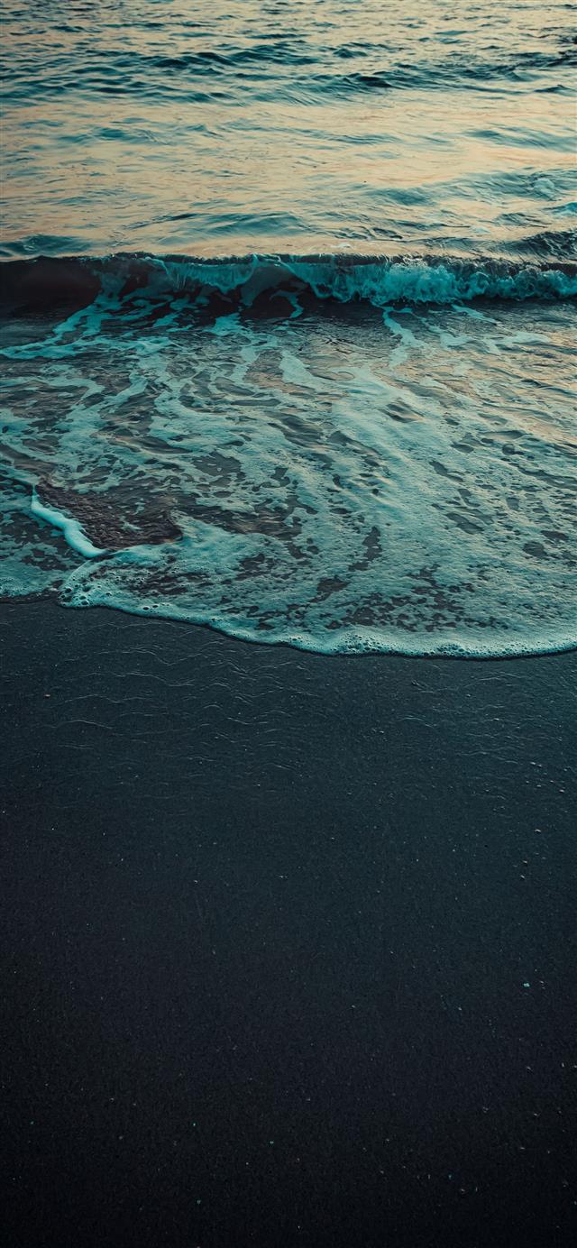 1125x2436 ocean waves crashing on shore during daytime - grey iPhone 11 Wallpaper
