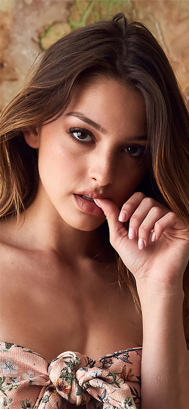 1125x2436 2020 celine farach - celebrities iPhone 11 Wallpaper