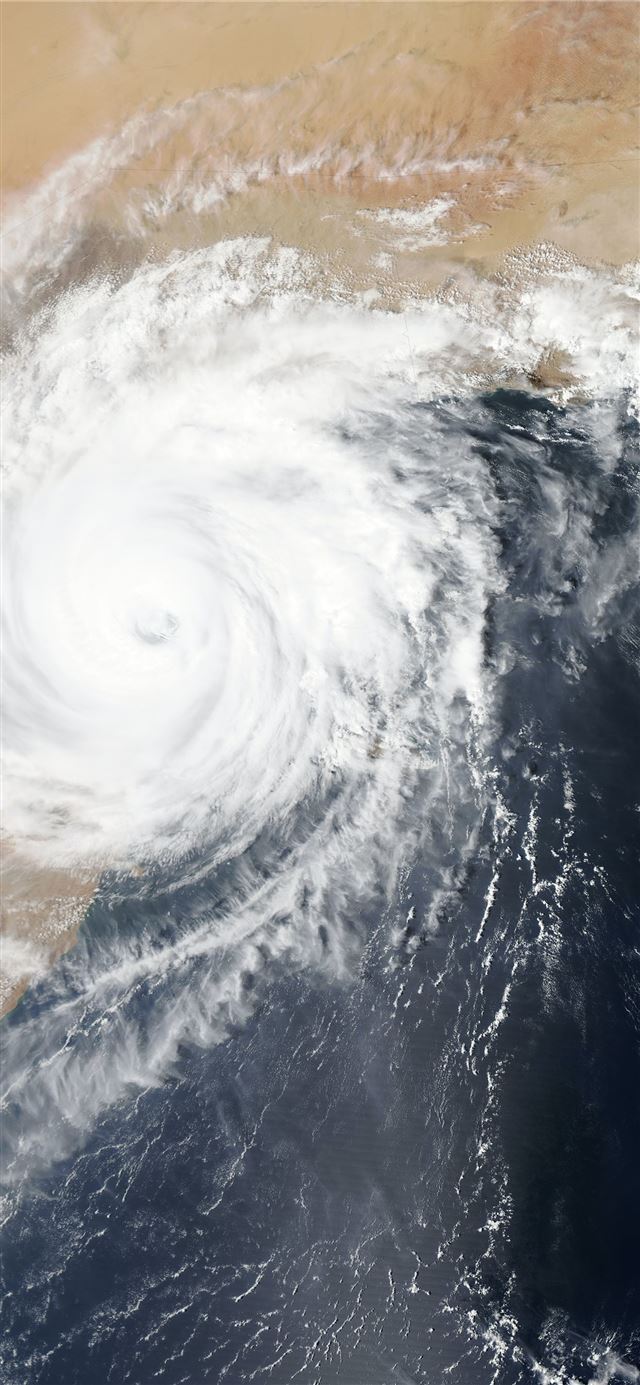 1125x2436 typhoon - yemen iPhone 11 Wallpaper