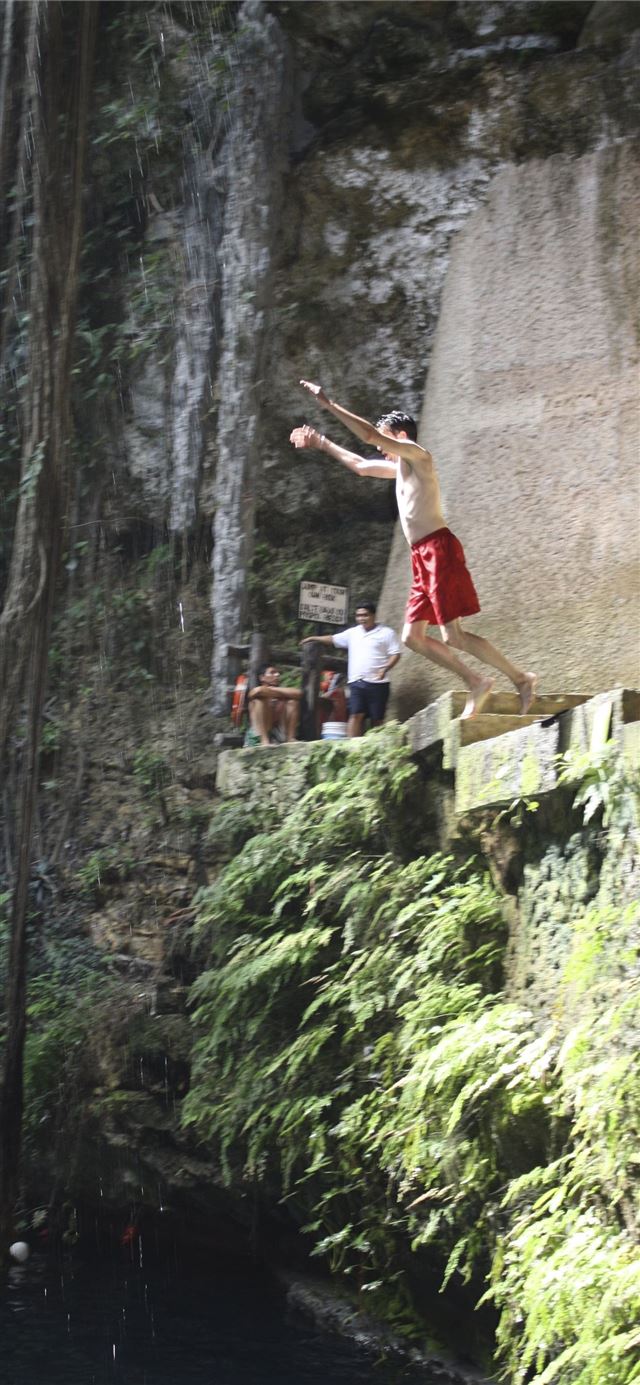 1125x2436 Ik Kil Cenote - mexico iPhone 11 Wallpaper